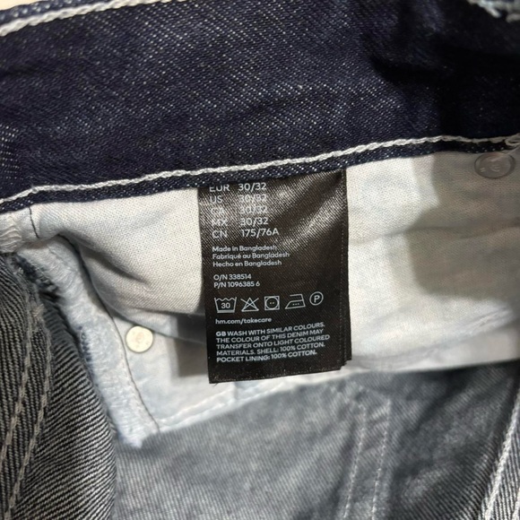 H&M dark wash bermuda shorts with raw hem - Picture 4 of 4